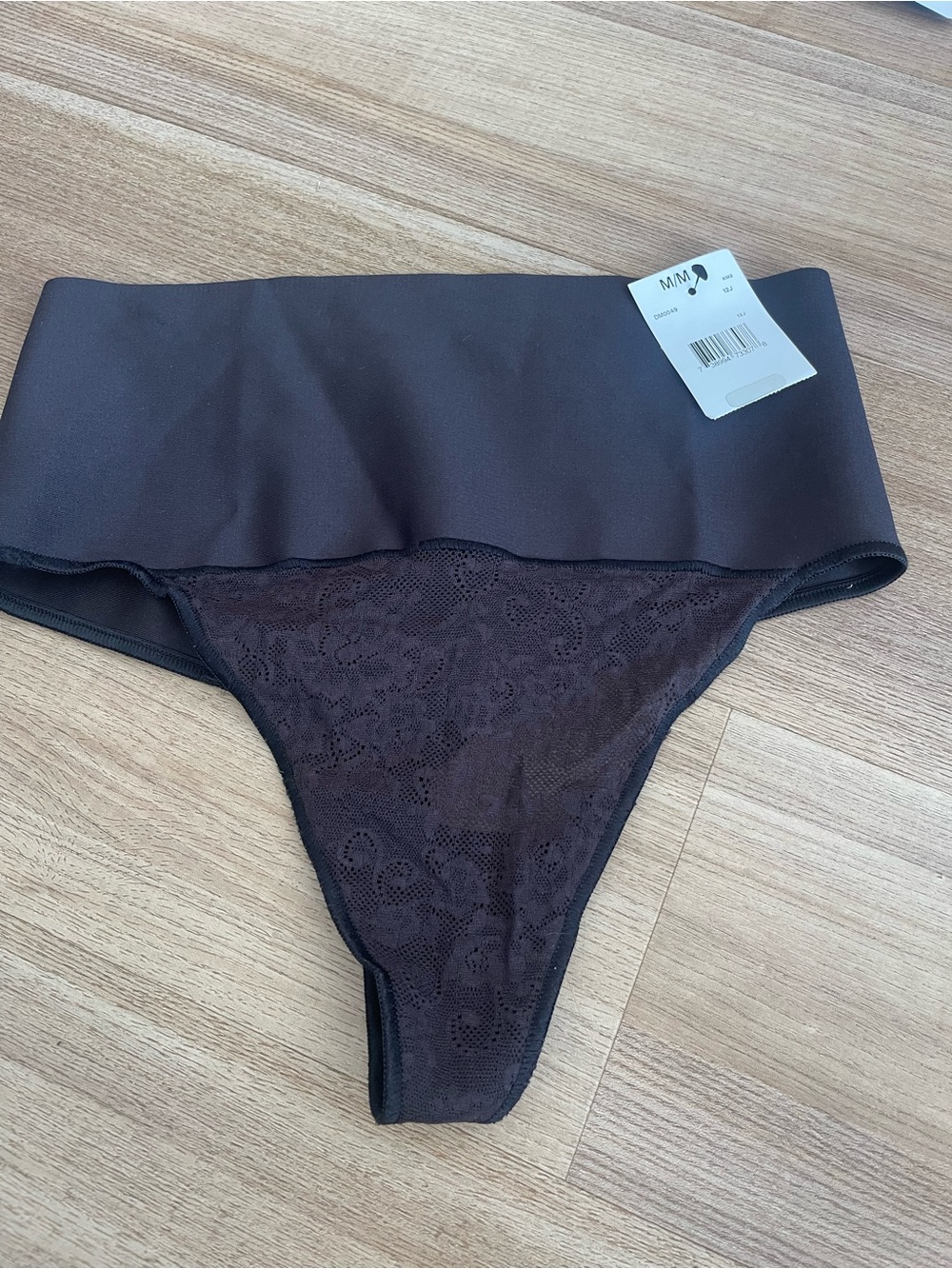 NWT Maidenform Seamless High-Waist Thong with Lace Panel - black size Medium
